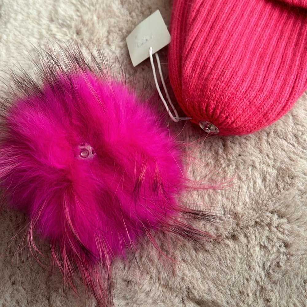 7 Ports Pink Angora Racoon Beanie Hat Detachable Fur Pom Pom New - Picture 2 of 4